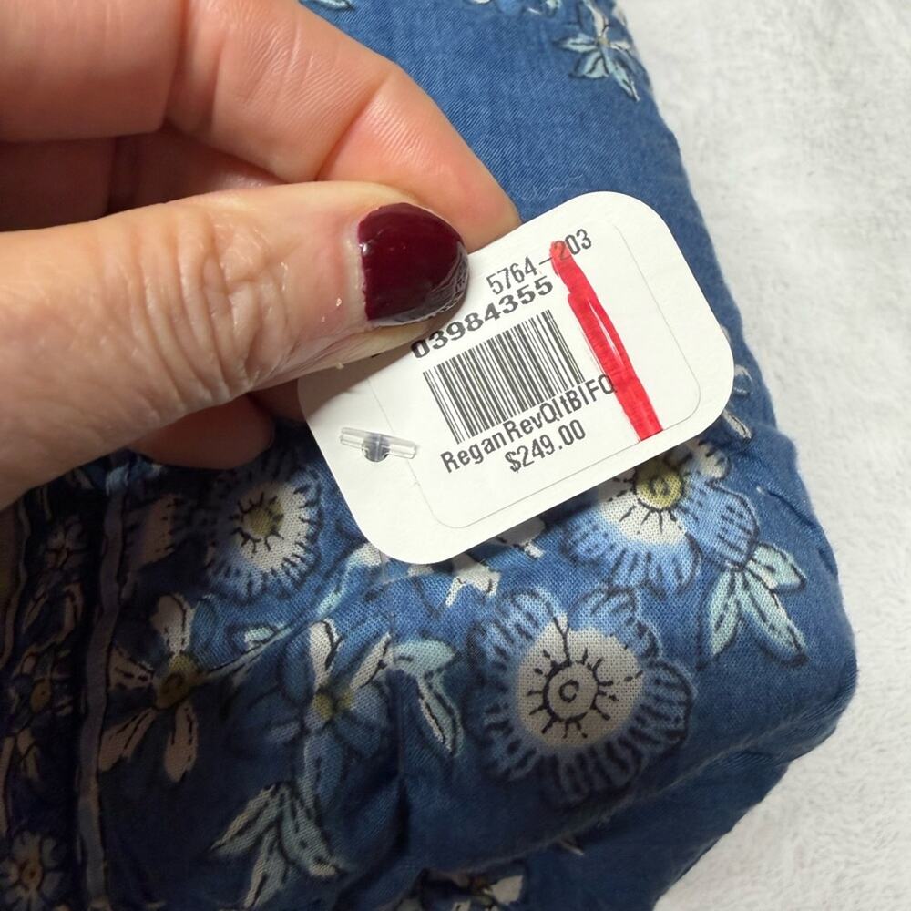 Pottery Barn Regan Handcrafted Reversible Quilt Blue White Full / Queen Bed NWT - Picture 4 of 7